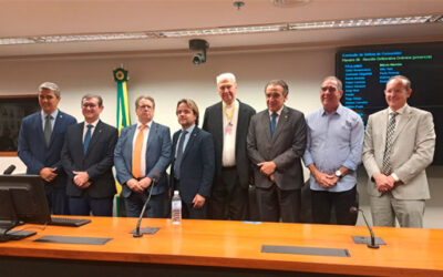 Pentecostes foi o tema da pregação que o Padre Eduardo fez em Brasília para parlamentares do grupo de oração da Câmara dos Deputados