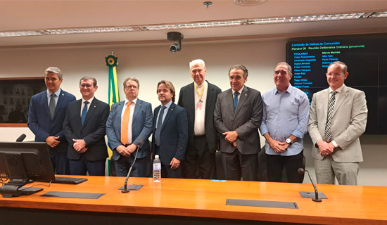 Pentecostes foi o tema da pregação que o Padre Eduardo fez em Brasília para parlamentares do grupo de oração da Câmara dos Deputados