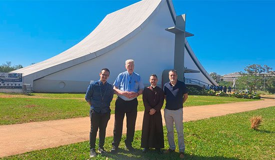 Padre Eduardo visita a Catedral Militar em Brasília e avança na parceria com a Comunidade Renascidos em Pentecostes