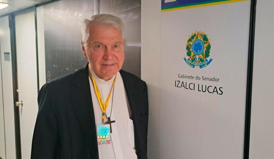 Pe. Eduardo reúne-se com o secretário-executivo da ANEC e com o senador Izalci Lucas